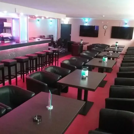 P&p V-v Ug Hotel